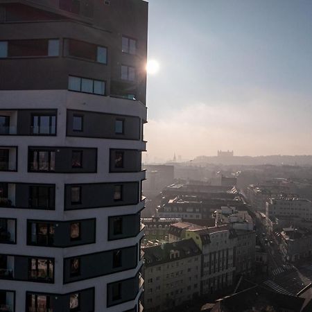Apartamento Lam Pink - Jacuzzi - Ac - Ps4 Bratislava Exterior foto
