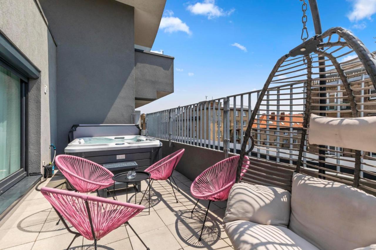 Apartamento Lam Pink - Jacuzzi - Ac - Ps4 Bratislava Exterior foto