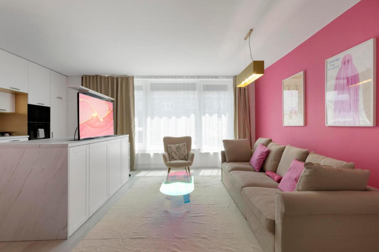 Apartamento Lam Pink - Jacuzzi - Ac - Ps4 Bratislava Exterior foto