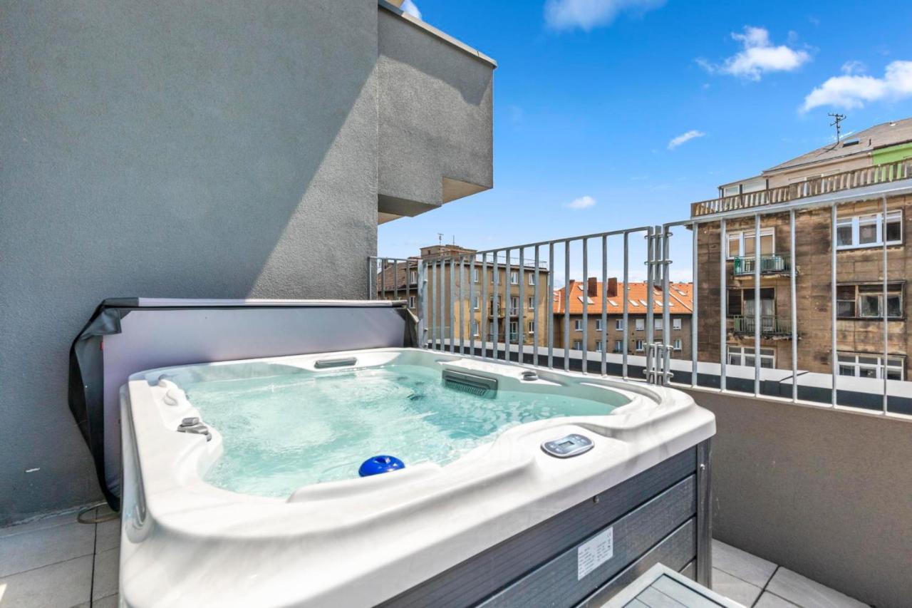 Apartamento Lam Pink - Jacuzzi - Ac - Ps4 Bratislava Exterior foto