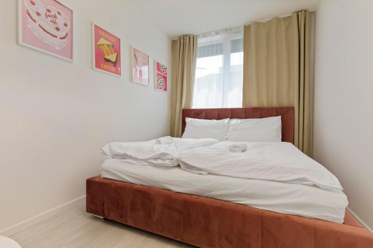 Apartamento Lam Pink - Jacuzzi - Ac - Ps4 Bratislava Exterior foto