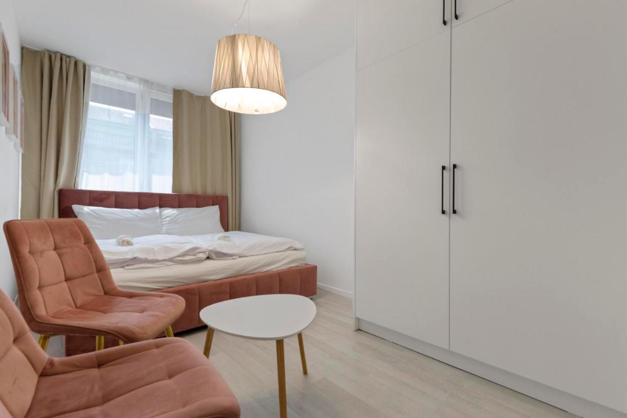 Apartamento Lam Pink - Jacuzzi - Ac - Ps4 Bratislava Exterior foto