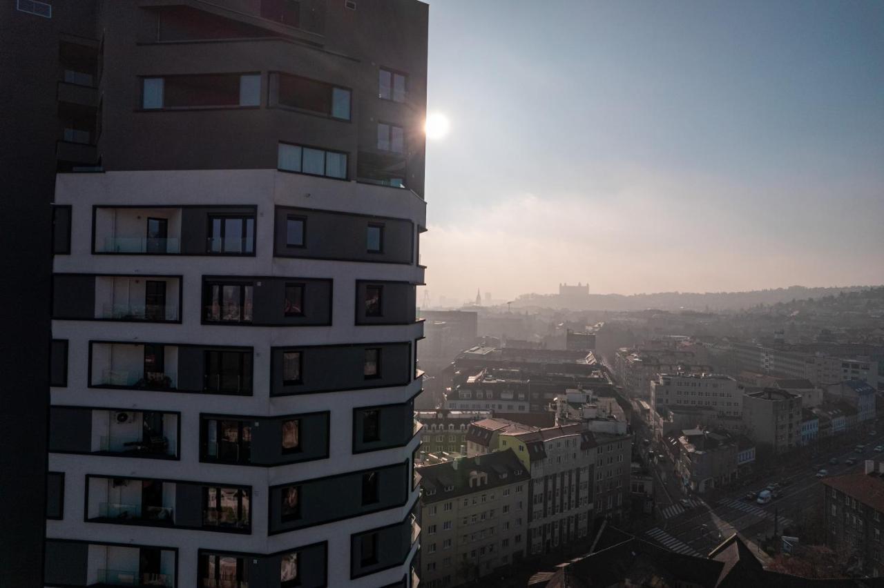 Apartamento Lam Pink - Jacuzzi - Ac - Ps4 Bratislava Exterior foto