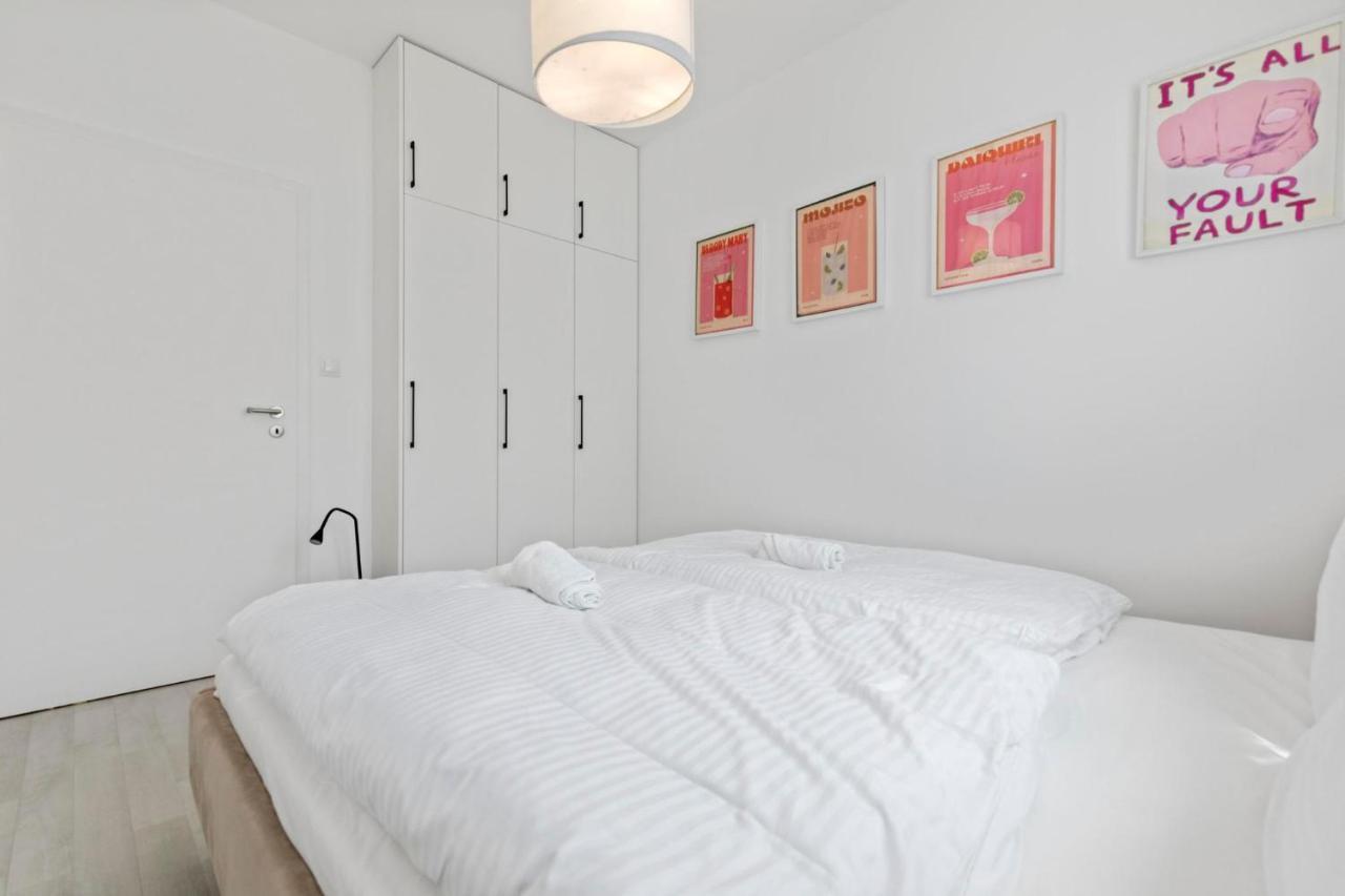 Apartamento Lam Pink - Jacuzzi - Ac - Ps4 Bratislava Exterior foto