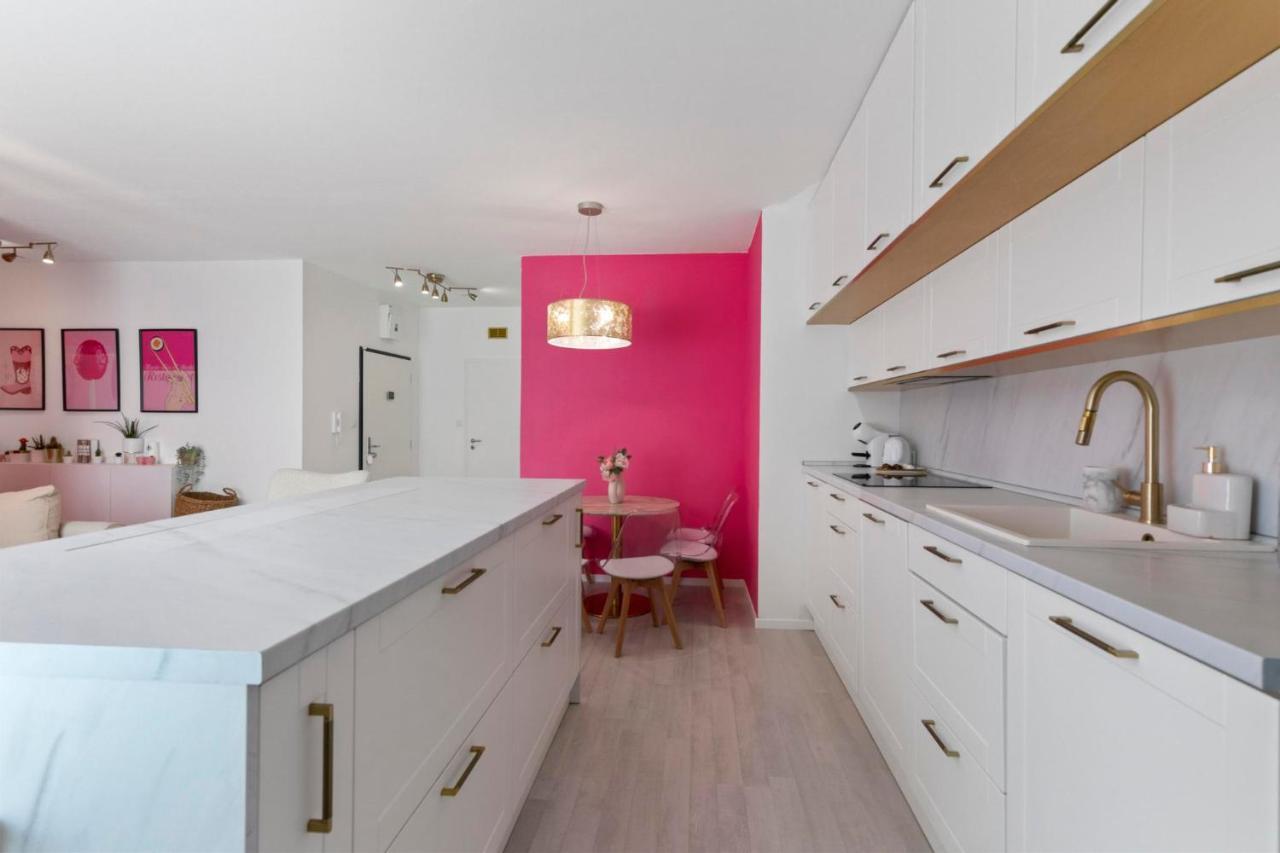 Apartamento Lam Pink - Jacuzzi - Ac - Ps4 Bratislava Exterior foto