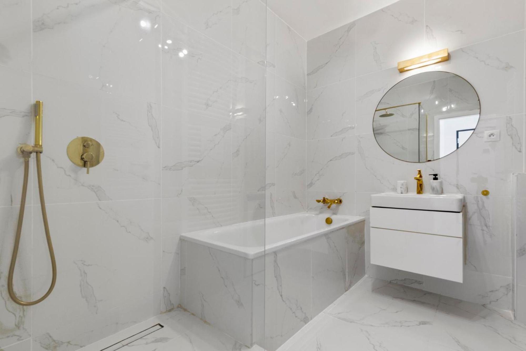 Apartamento Lam Pink - Jacuzzi - Ac - Ps4 Bratislava Exterior foto