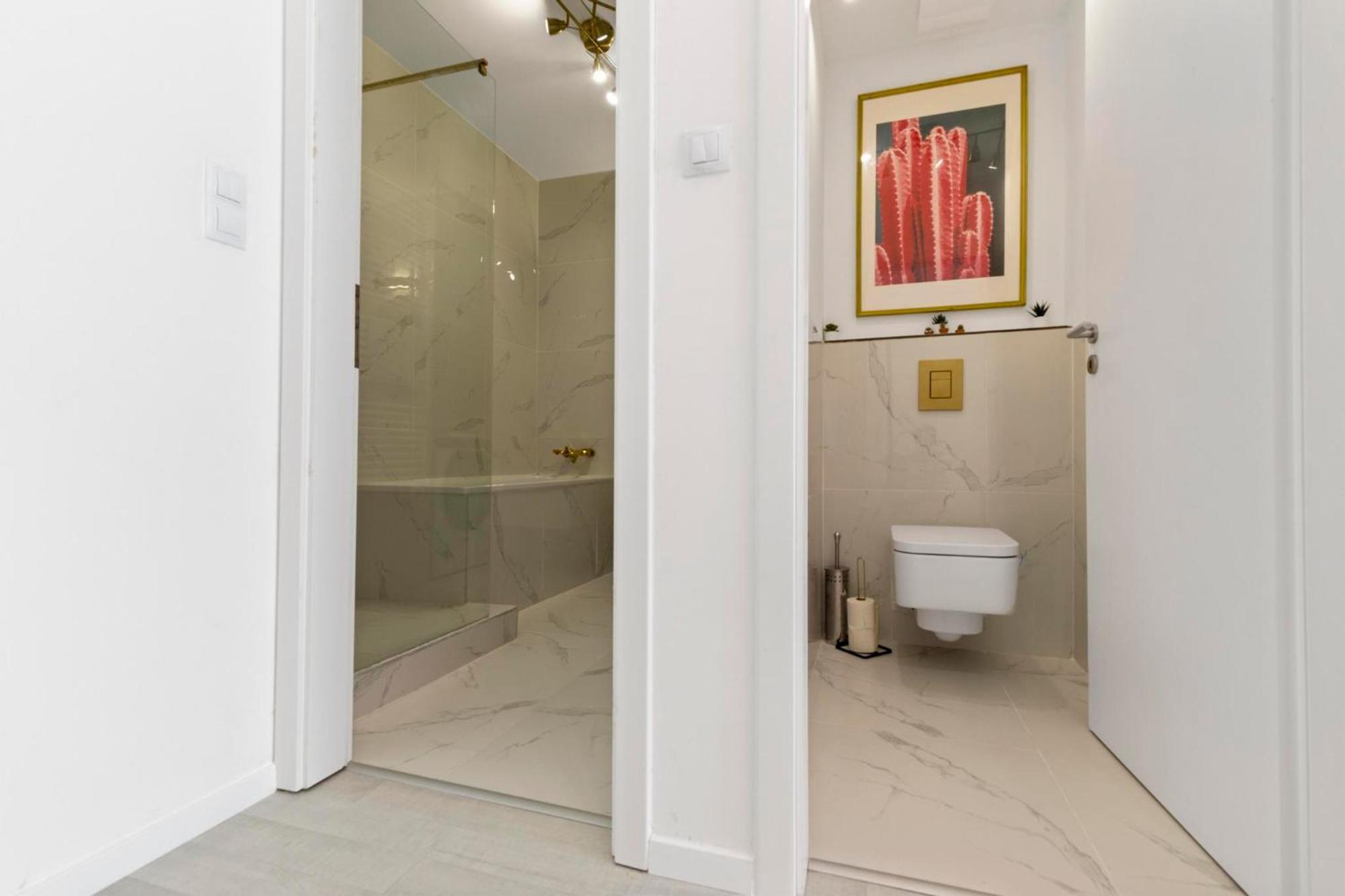 Apartamento Lam Pink - Jacuzzi - Ac - Ps4 Bratislava Exterior foto