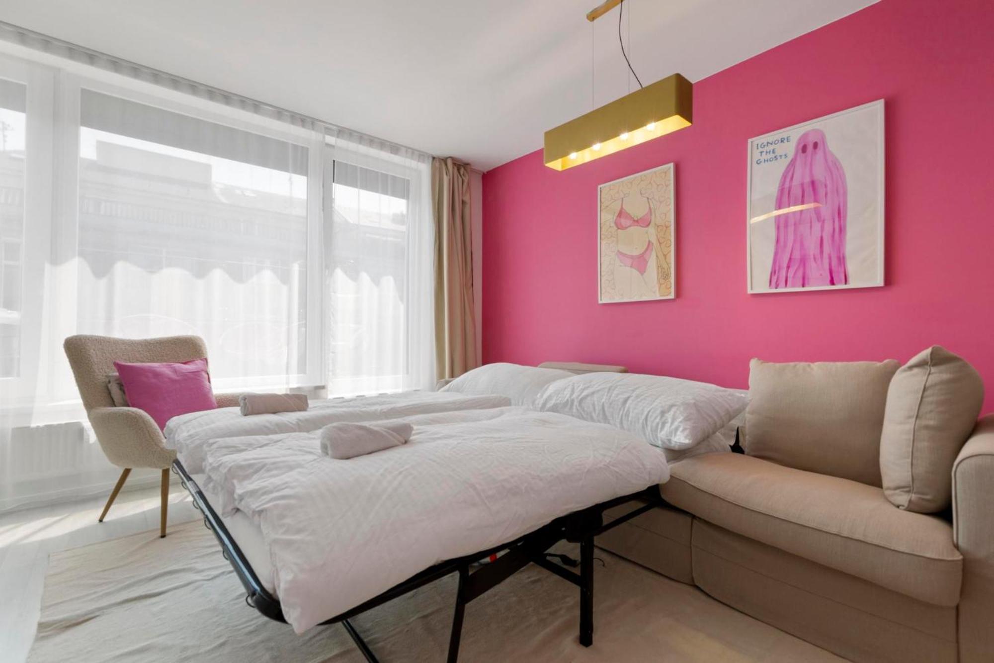 Apartamento Lam Pink - Jacuzzi - Ac - Ps4 Bratislava Exterior foto