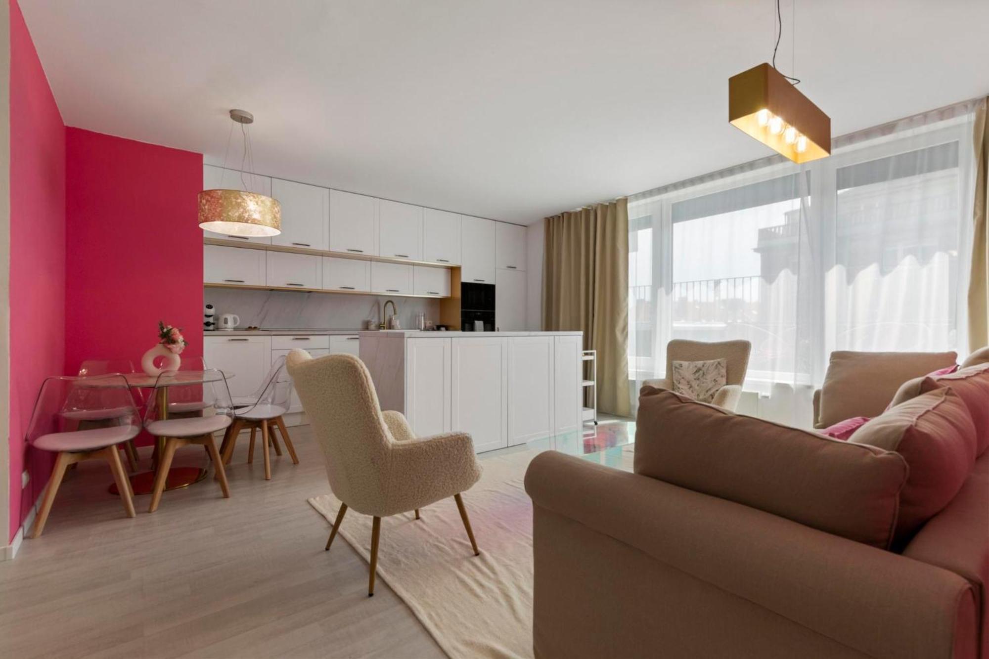 Apartamento Lam Pink - Jacuzzi - Ac - Ps4 Bratislava Exterior foto